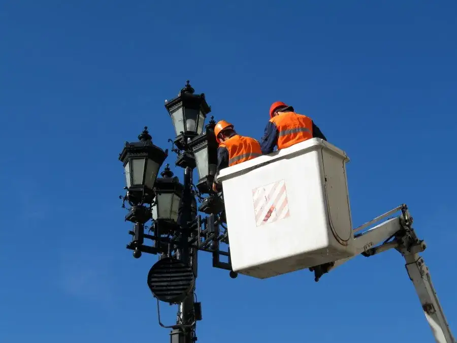 Kto odpowiada za oświetlenie ulic i jak zgłosić problemy z oświetleniem?