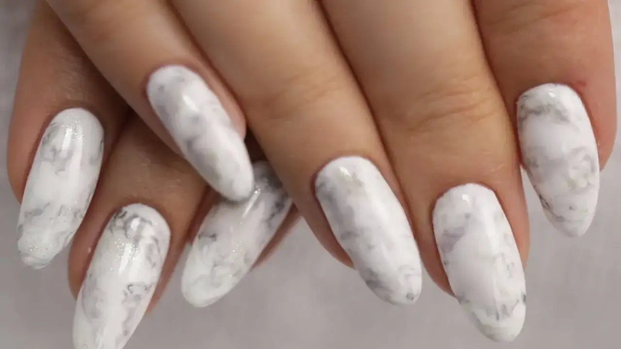 Jak zrobić marmur hybrydą: 5 prostych kroków do efektu wow!