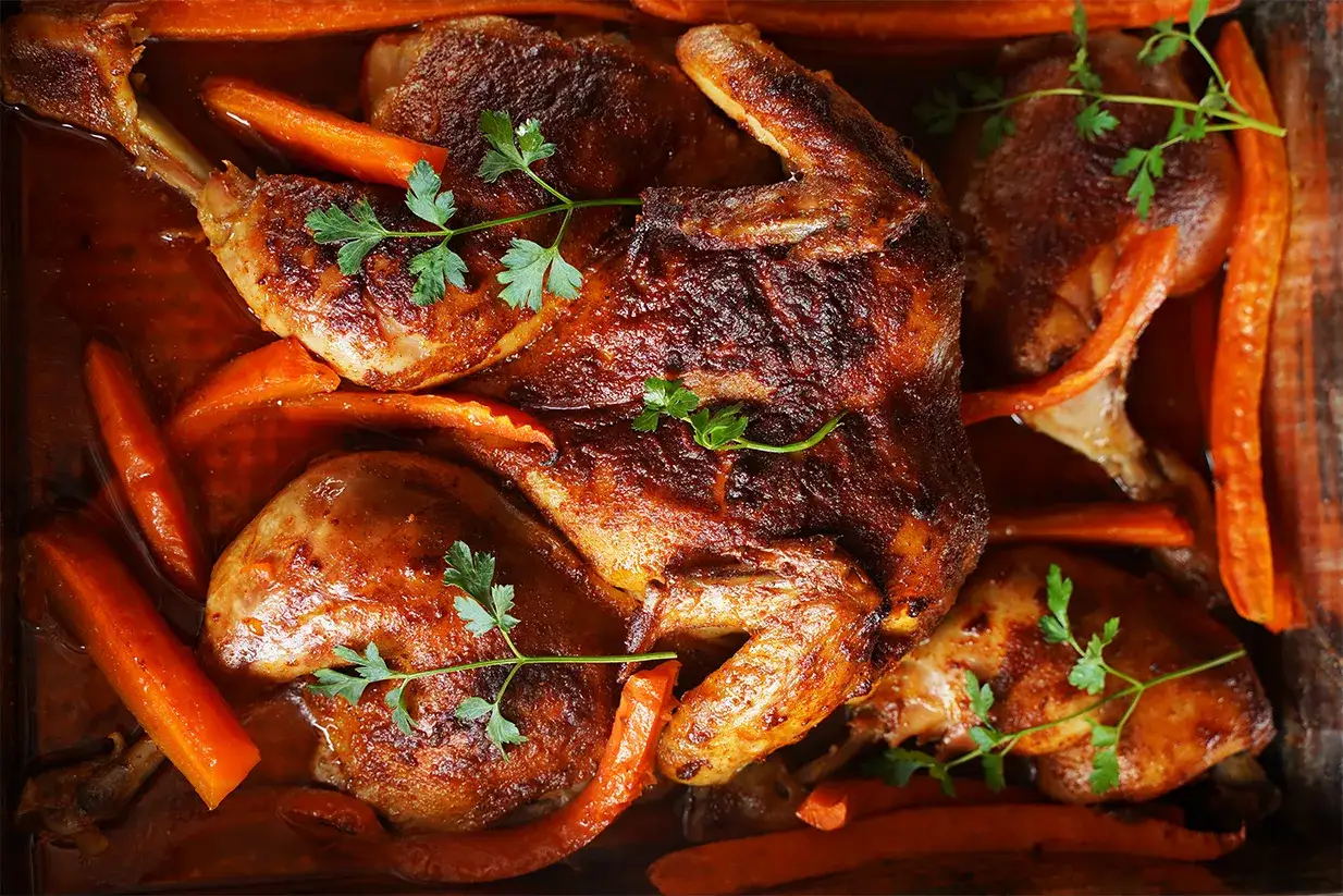 Ile piec kurczaka 2 kg, aby był soczysty i idealnie upieczony?