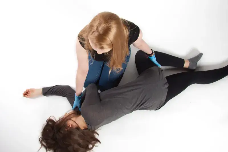 Dlaczego pozycja boczna jest bezpieczna i jak ratuje życie w kryzysie