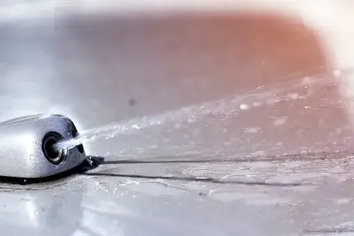 Scheibenwischwasser kommt nicht raus – Ursachen und einfache Lösungen