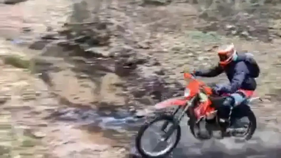 Cross czy enduro do lasu: który motocykl lepiej sprawdzi się w terenie?