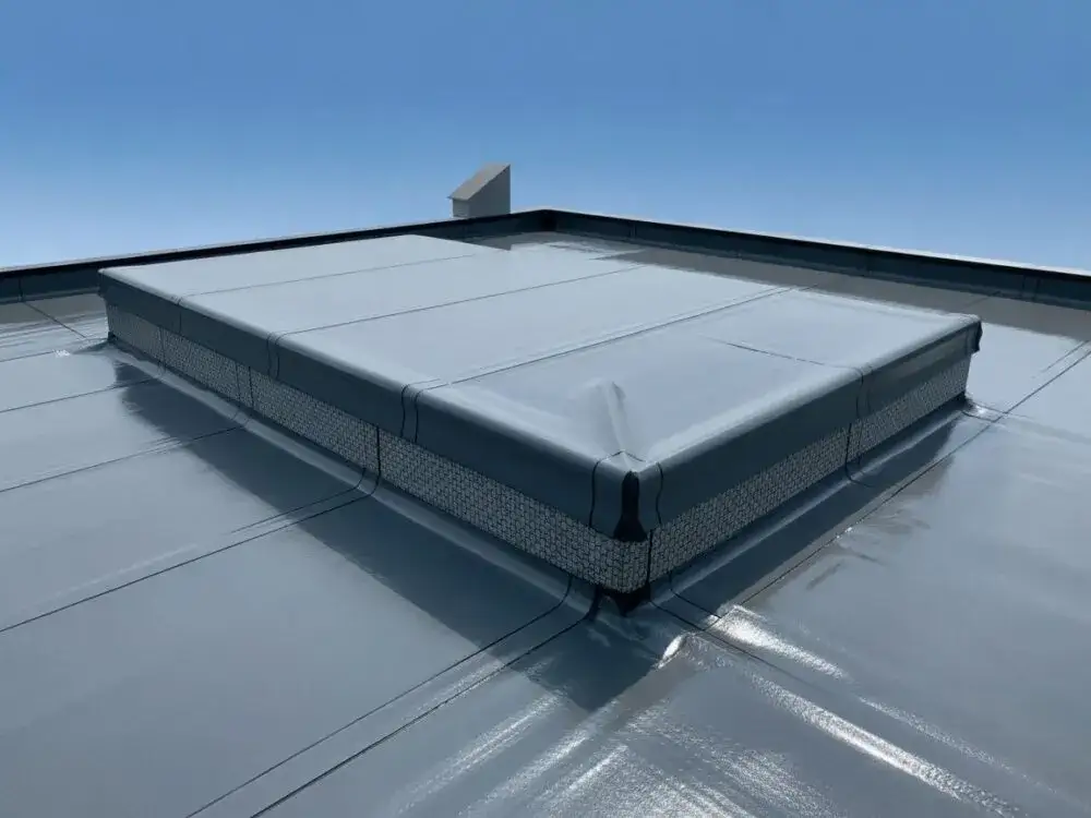 Czym skleić membranę dachową, aby uniknąć problemów z przeciekami?