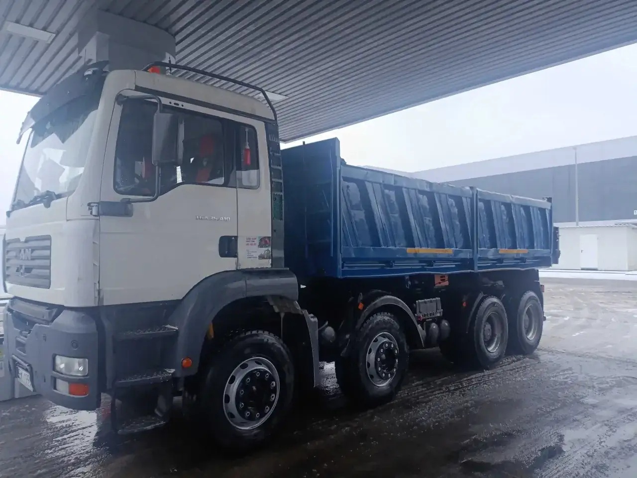 Ile kosztuje wywrotka żwiru? Poznaj składniki ceny i oszczędzaj!