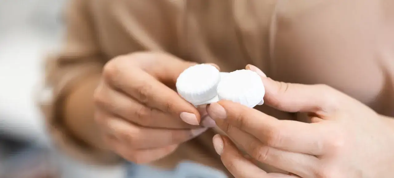 Jak kupić soczewki bez wizyty u okulisty i uniknąć problemów z oczami