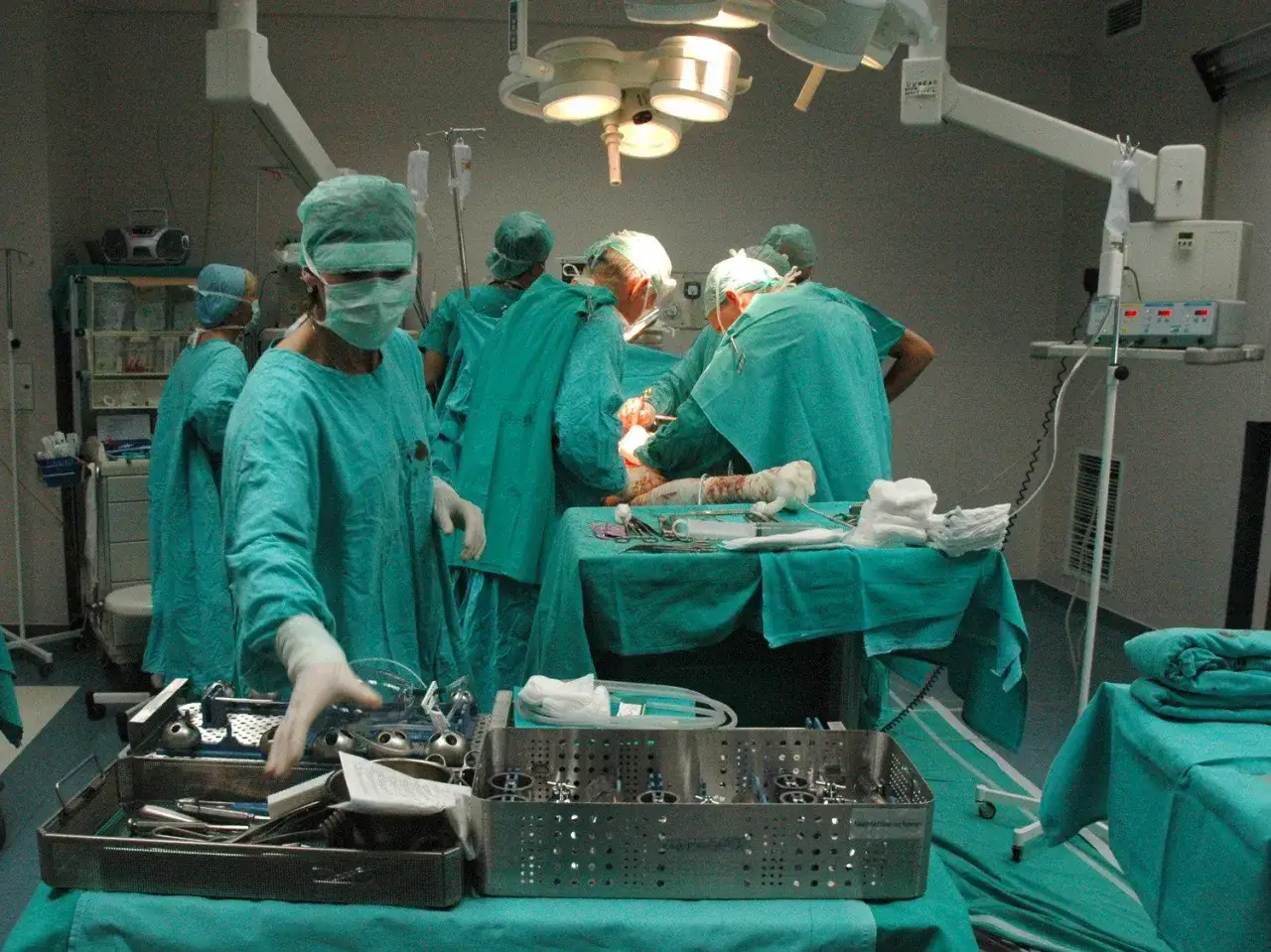 Endoproteza stawu biodrowego NFZ: najszybsze terminy w całej Polsce