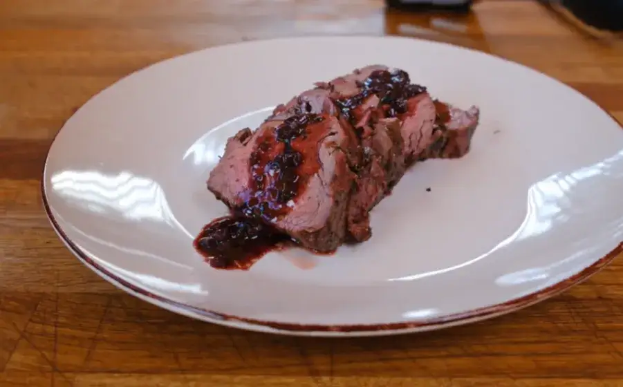 Idealna polędwica wołowa z grilla: miękka, soczysta i aromatyczna