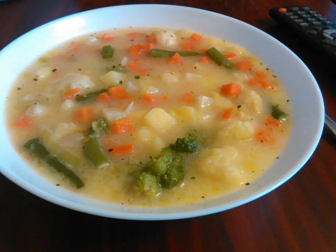 Zupa jarzynowa jak zrobić - prosty przepis na pyszną zupę warzywną