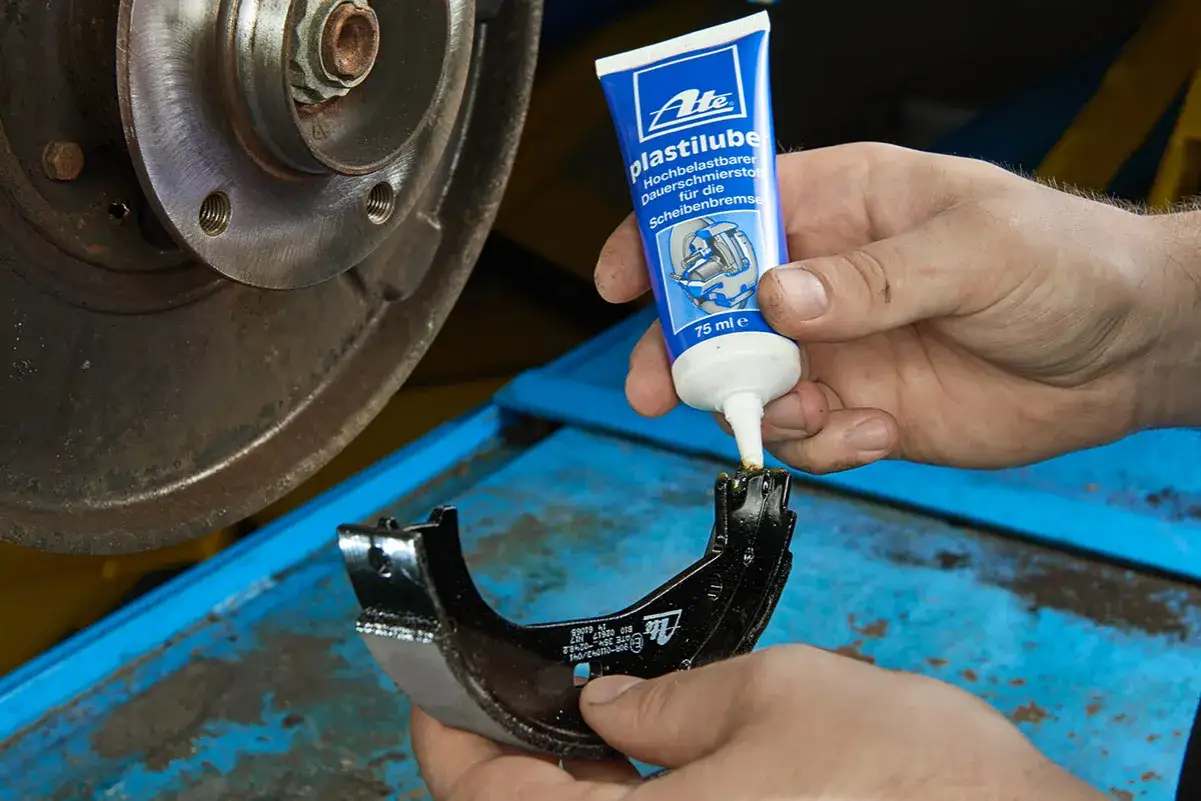 ATE vs Bosch: Hamulce idealne dla Ciebie? Porównanie eksperta.