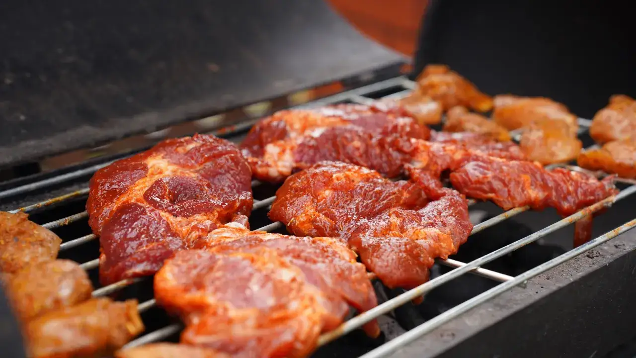 Jak uniknąć twardej i suchej karkówki z grilla? Sprawdzone triki.