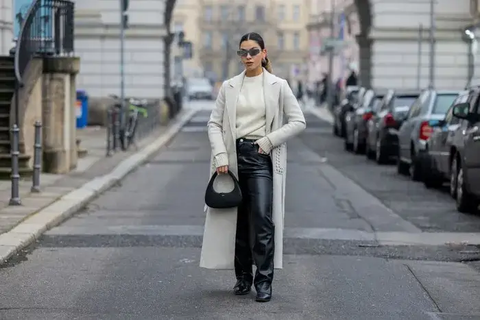 Jaką bluzkę wybrać do skórzanych spodni, aby wyglądać stylowo?