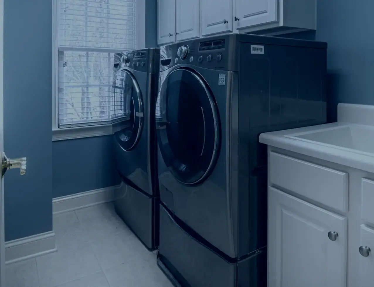 Jak dbać o pralkę? Poradnik, który wydłuży jej życie o lata!