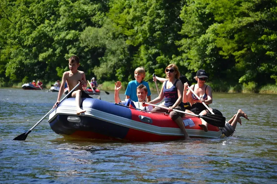 Spływ kajakowy Kłodzko - najlepsze trasy i porady dla początkujących