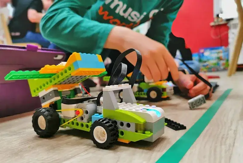 Zajęcia z robotyki cena - porównanie ofert i kosztów dla dzieci