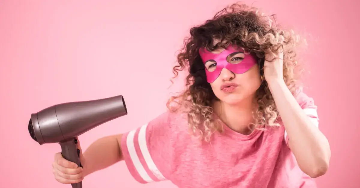 Jak wybrać suszarkę do włosów, aby uniknąć zniszczenia fryzury?