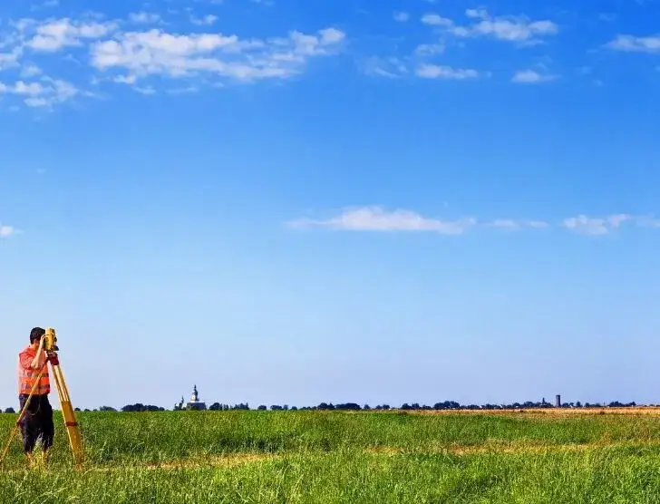 Co potrzebuje geodeta do wytyczenia budynku, aby uniknąć problemów?