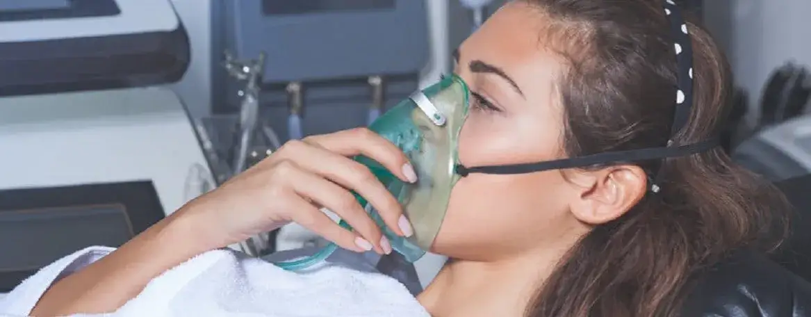 Kiedy wezwać pogotowie przy niskiej saturacji? Niebezpieczne objawy i normy saturacji krwi