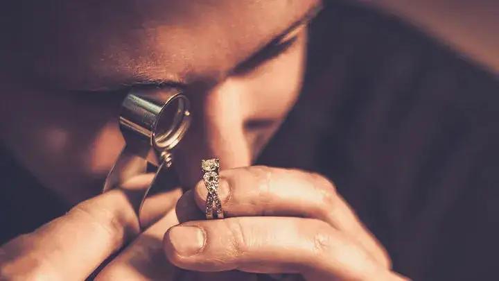 Co można zastawić w lombardzie? Zaskakujące przedmioty, które mają wartość