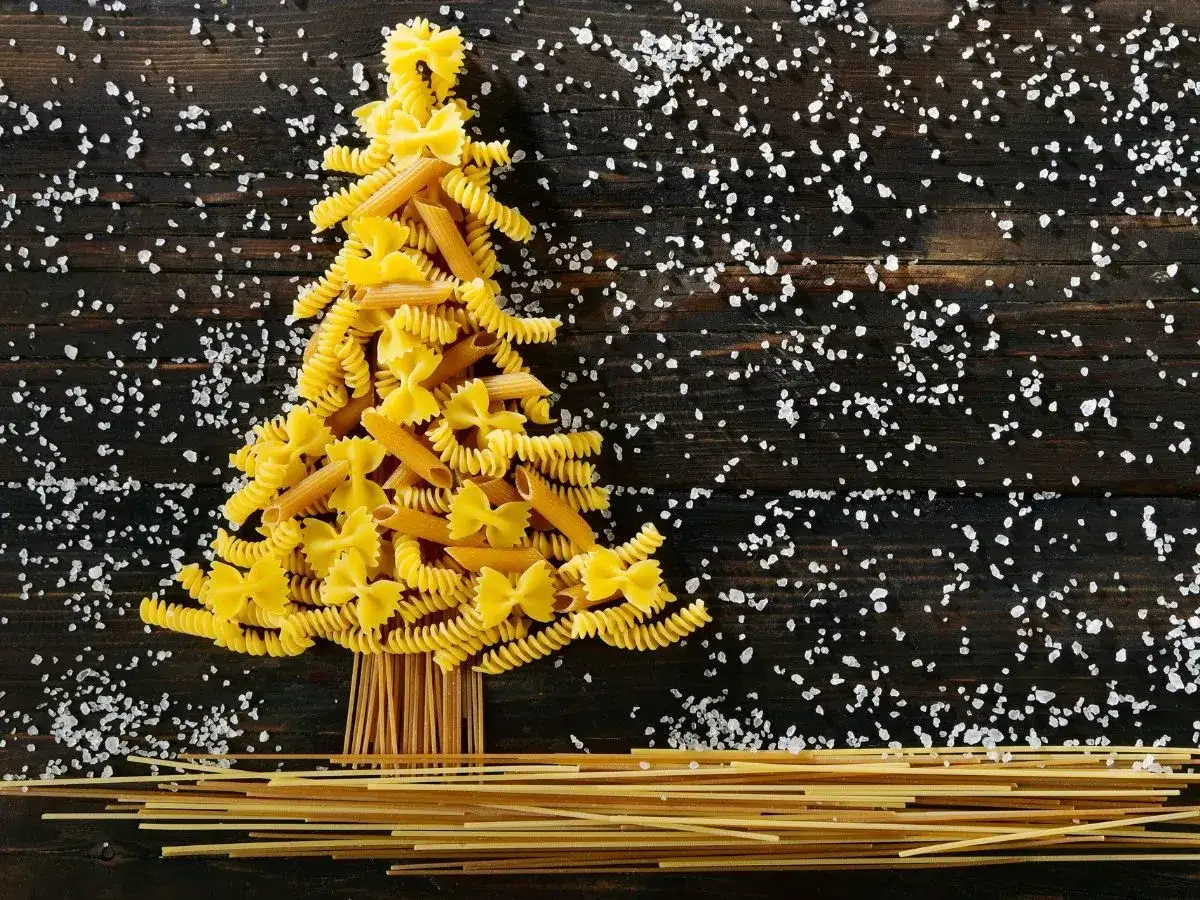 Choinka z makaronu DIY: Stwórz świąteczny hit krok po kroku!