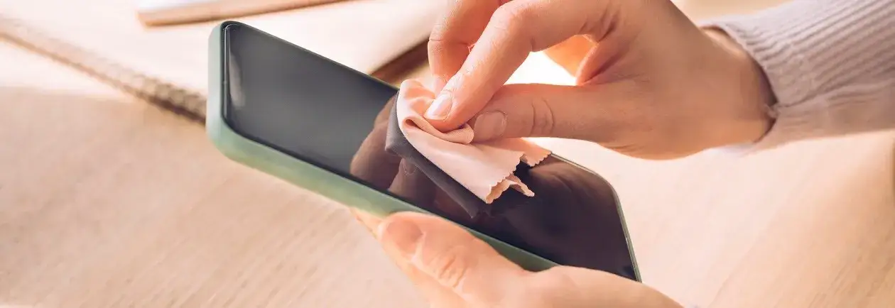 Jak wyczyścić obiektyw telefonu? Szybki poradnik krok po kroku