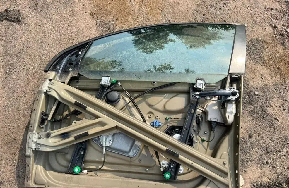 Golf 5 lewy przód: Awaria szyby? Diagnoza, koszty, naprawa DIY!