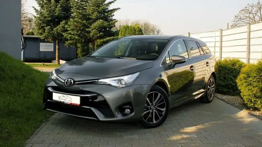 Ile kosztuje wynajem samochodu dostawczego? Poznaj ukryte koszty