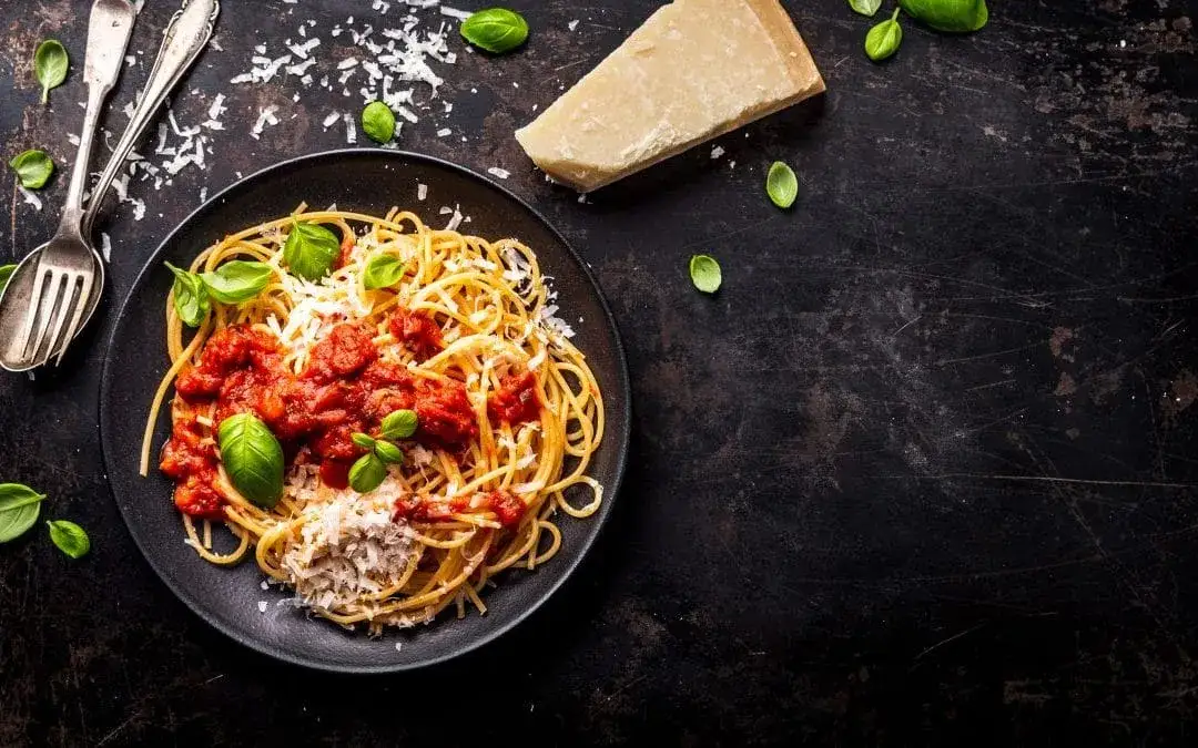Jakie przyprawy do spaghetti bolognese wydobędą doskonały smak?
