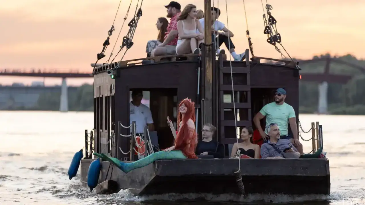 Dlaczego warto wybrać się na rejs po Wiśle w Warszawie? 5 powodów