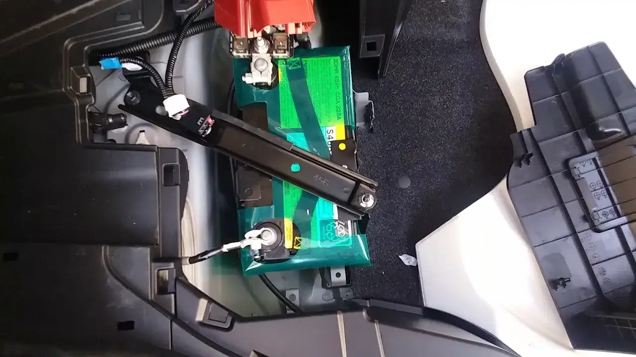 Gdzie jest akumulator w Toyota RAV4 Hybrid? Odkryj jego lokalizację