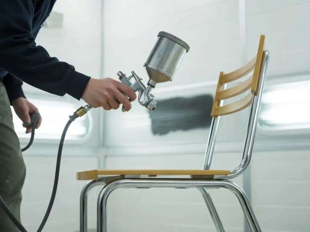 Jak pomalować chromowane krzesła - uniknij najczęstszych błędów