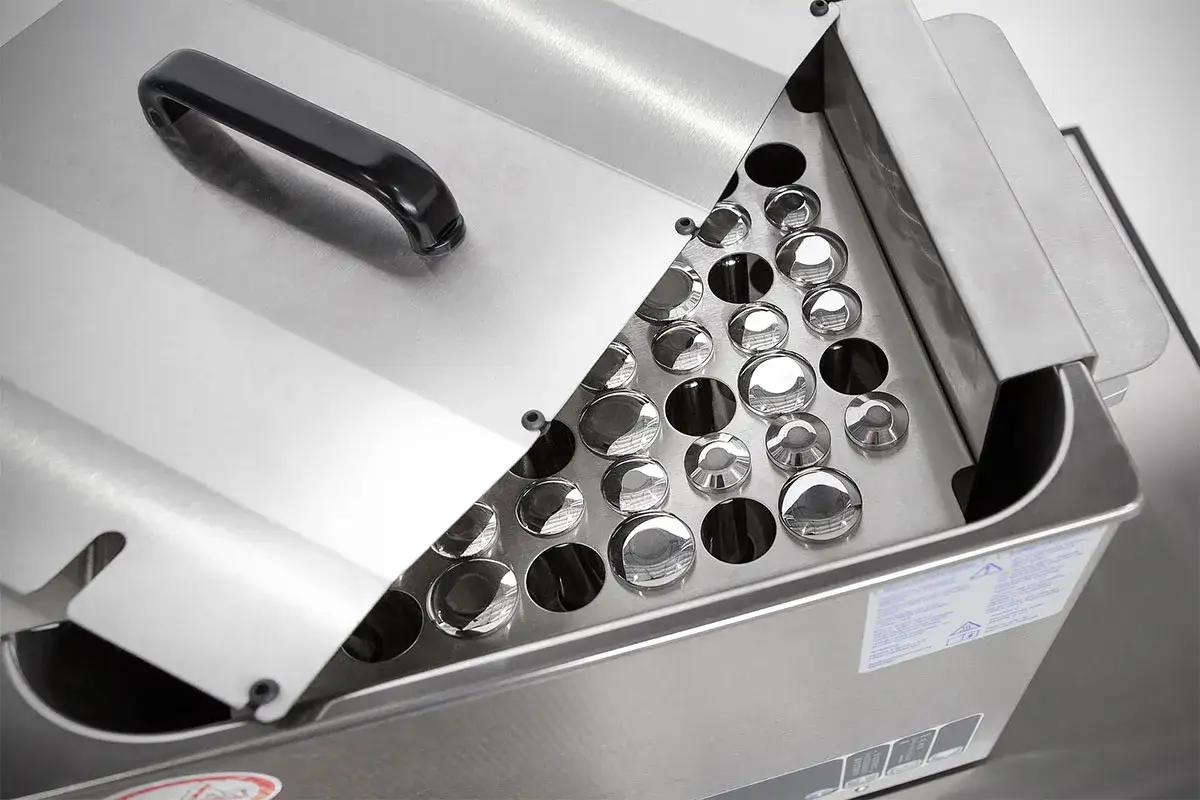 Myjka ultradźwiękowa: Jak działa kawitacja? Co czyścić, czego unikać?