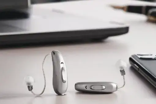 Ile kosztuje aparat słuchowy na nfz? Sprawdź, ile zapłacisz naprawdę