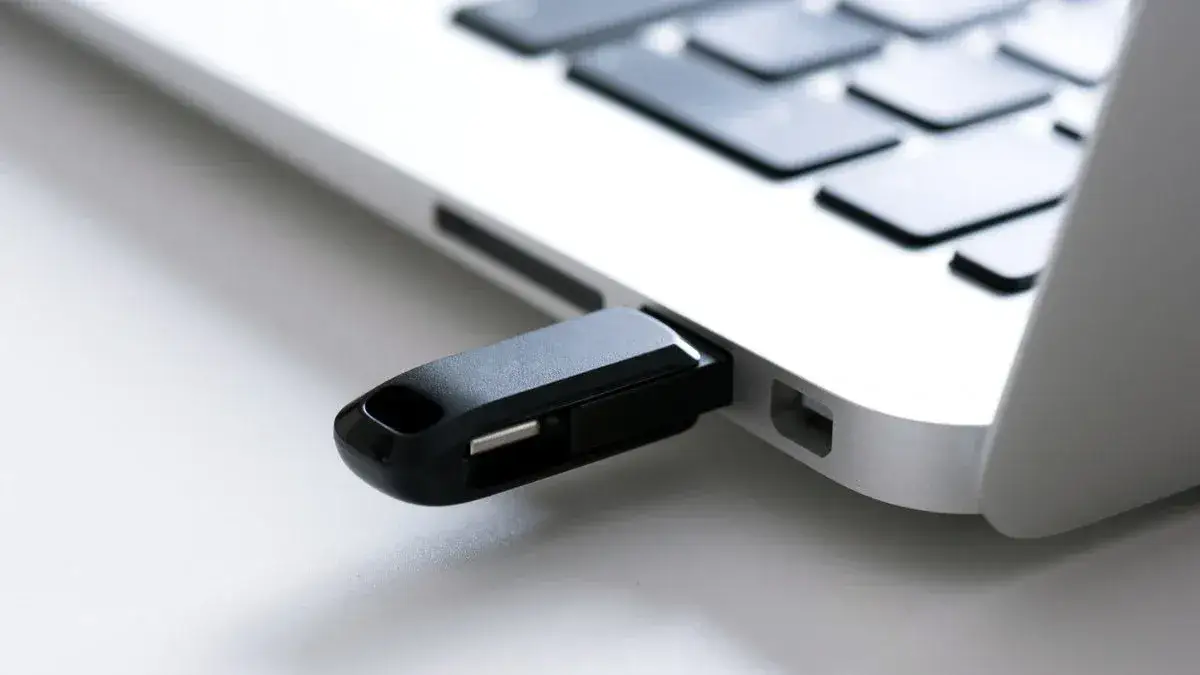 Jak odzyskać dane z pendrive - skuteczne metody na utratę plików