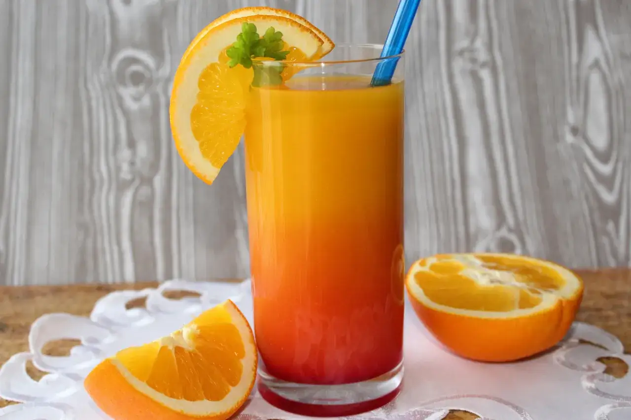 Idealne drinki z sokiem pomarańczowym: Przepisy i triki domowego barmana