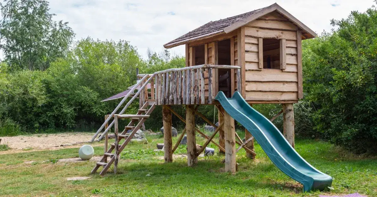Jak zbudować bezpieczny plac zabaw DIY? Przewodnik krok po kroku
