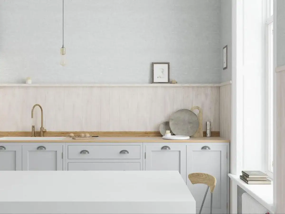 Jak prawidłowo pomalować boazerię w kuchni? Wybierz idealną farbę!