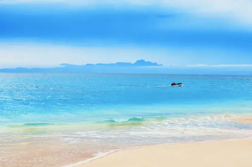 Jak długo trwa lot na Wyspy Zielonego Przylądka z Polski? Czas podróży i przesiadki