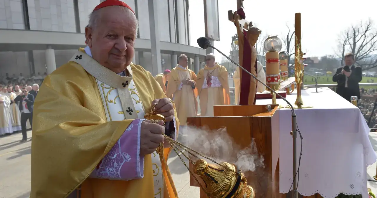 Kardynał Dziwisz: Ile emerytury dostaje z ZUS i Kościoła?
