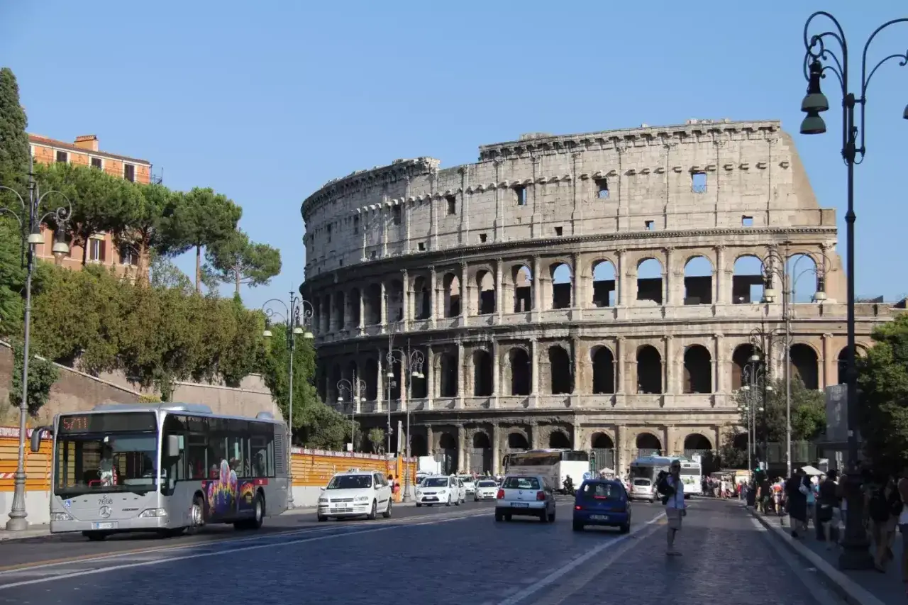 Ile kosztuje nocleg w Rzymie? Oszczędzaj mądrze w 2026!