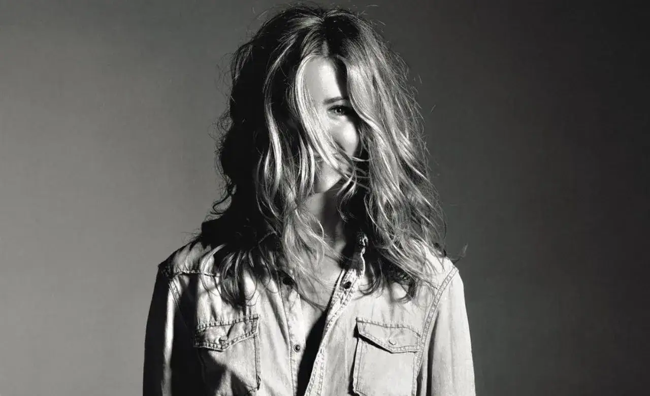 Jak zrobić fryzurę Jennifer Aniston - krok po kroku do idealnych włosów