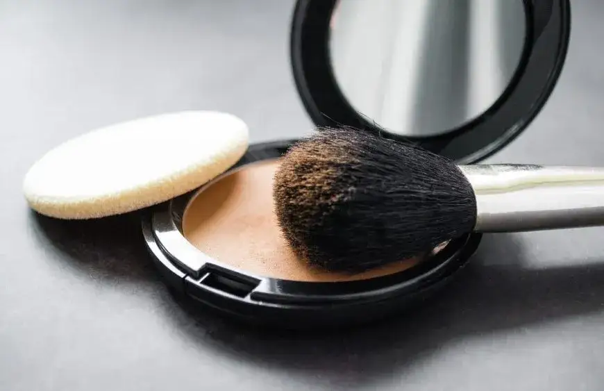 Idealny puder do cery mieszanej: Ranking i porady ekspertki