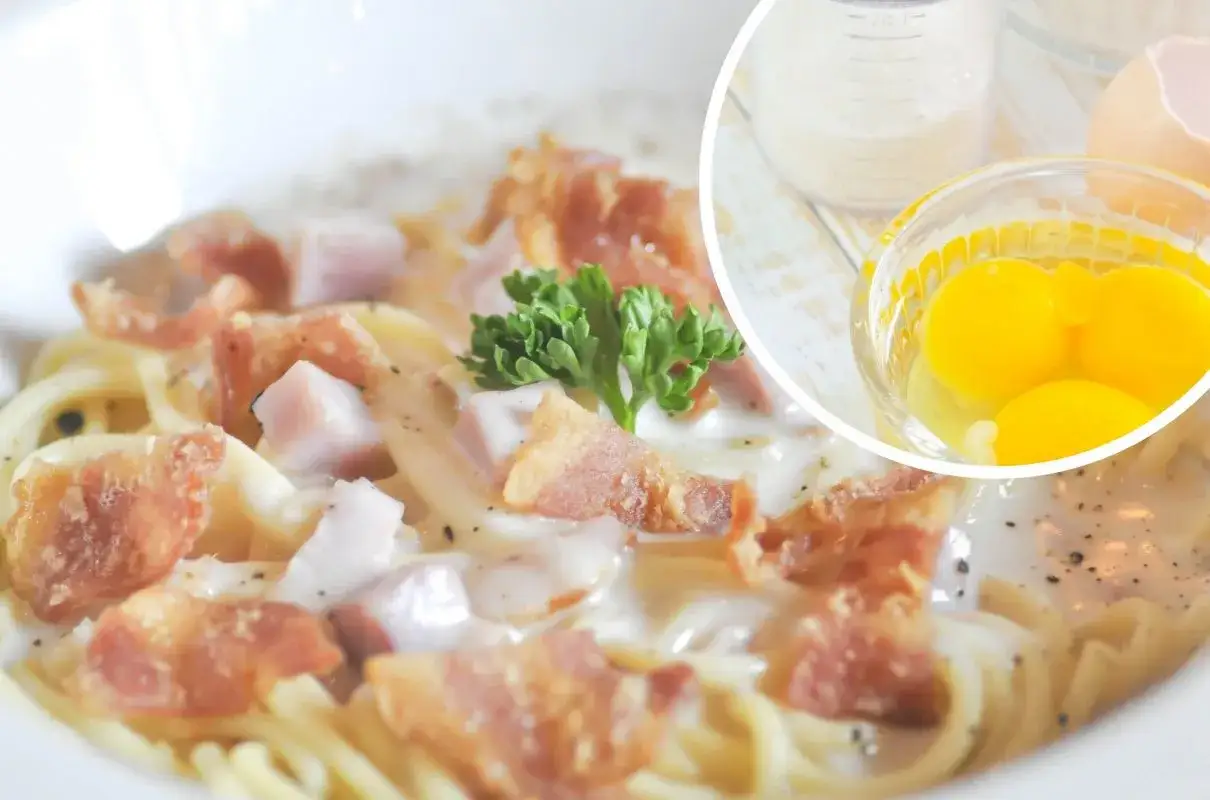 Pyszne spaghetti carbonara z boczkiem i jajkami. Pytanie brzmi: jaka śmietana do carbonara?