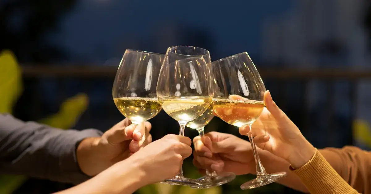 Alkohol po depilacji laserowej? Sprawdź, kiedy można pić