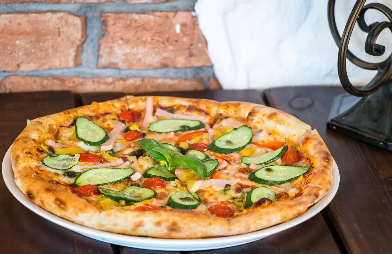 Gdzie zjeść w Bardzie? Polecane restauracje, pstrąg i pizza