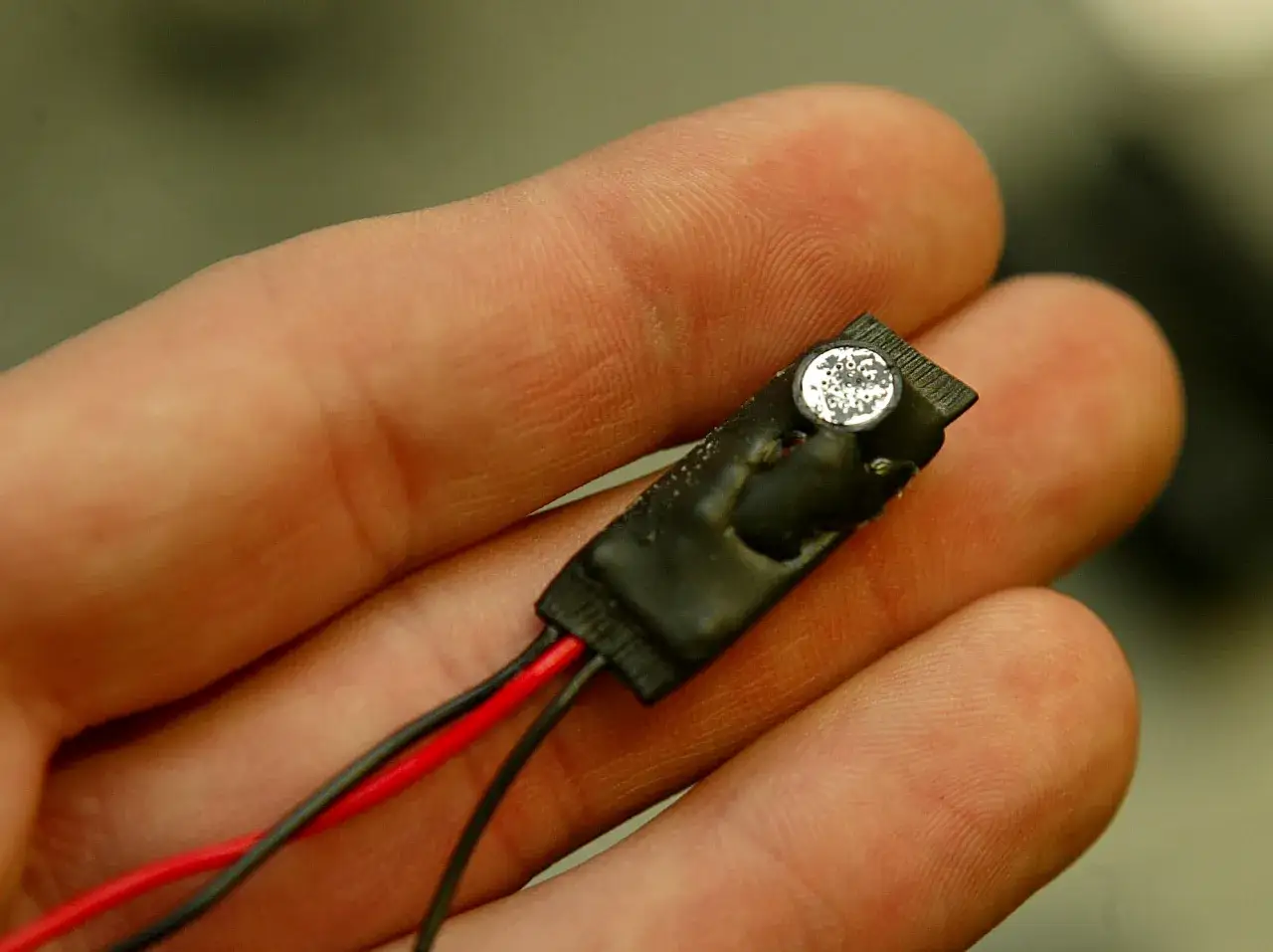 Jak skutecznie wykryć podsłuch w samochodzie i chronić swoją prywatność