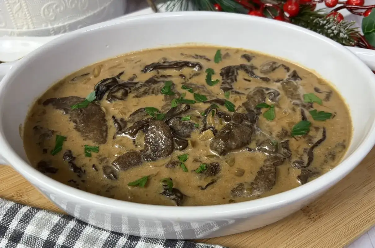 Sos grzybowy z mrożonych grzybów: jak uniknąć wodnistego sosu?