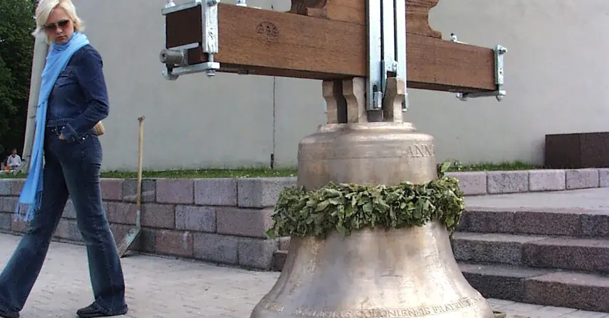 Dlaczego biją dzwony w kościele dzisiaj? Odkryj ich tajemnice