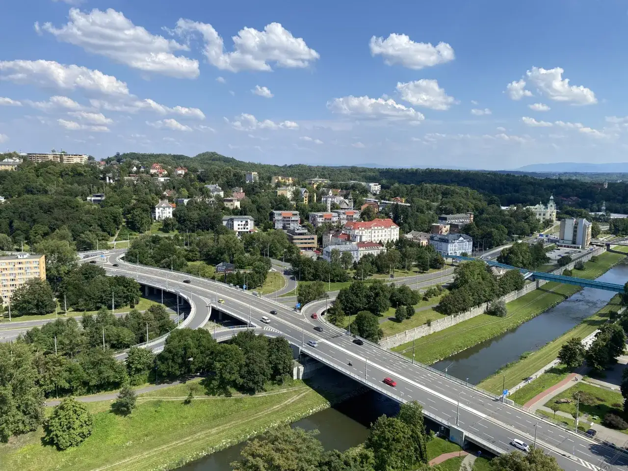 Zakupy w Ostrawie: Co naprawdę warto kupić i gdzie szukać okazji?