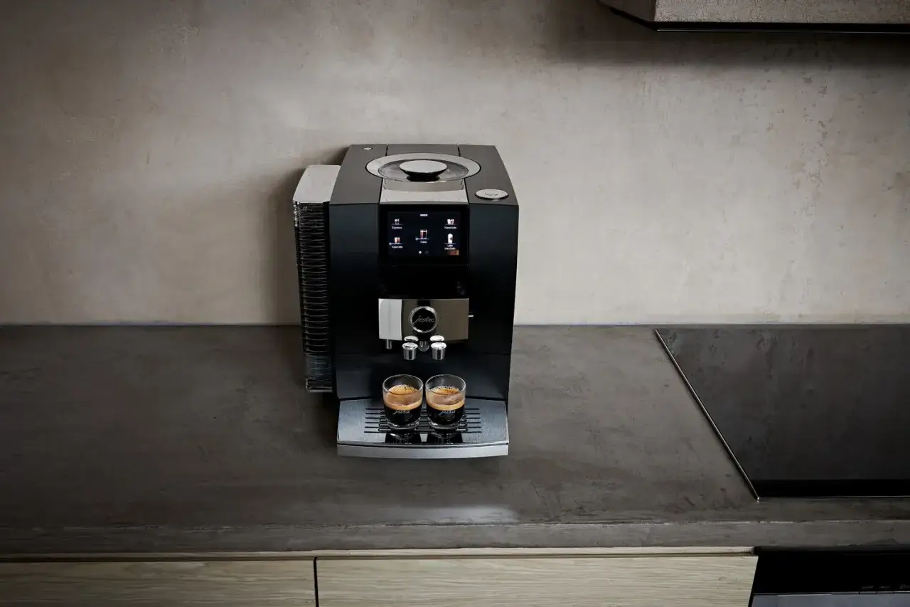 Ekspres do kawy: Kto go wynalazł i jak powstała crema?