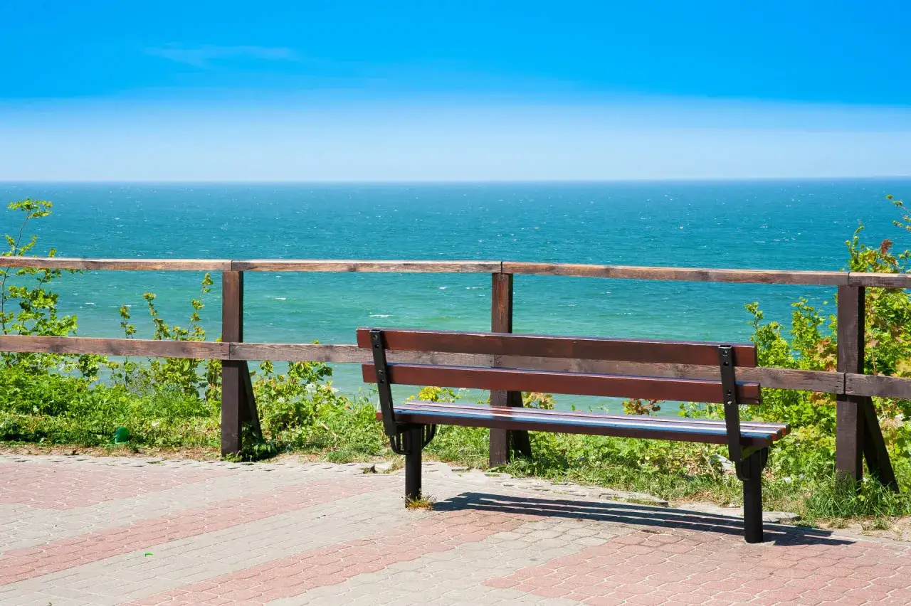 Jastrzębia Góra czy warto jechać? Odkryj ukryte skarby tego miejsca